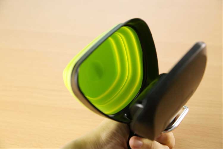 Foldable Dog Pooper Scooper – Includes 1 Roll Biodegradable Bags